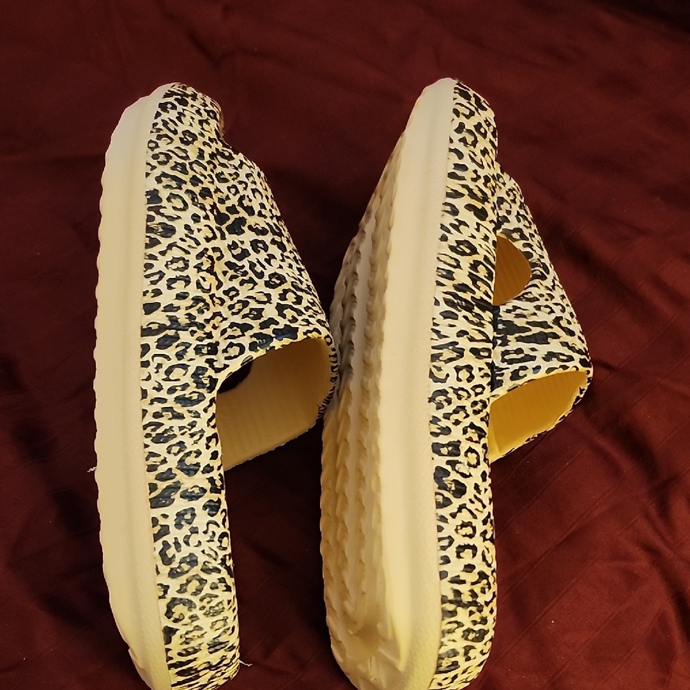 NWOT Leopard Pattern Slides - Picture 4 of 4